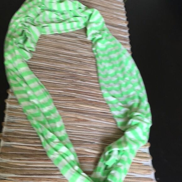 White and lime infinity scarf - Picture 1 of 2